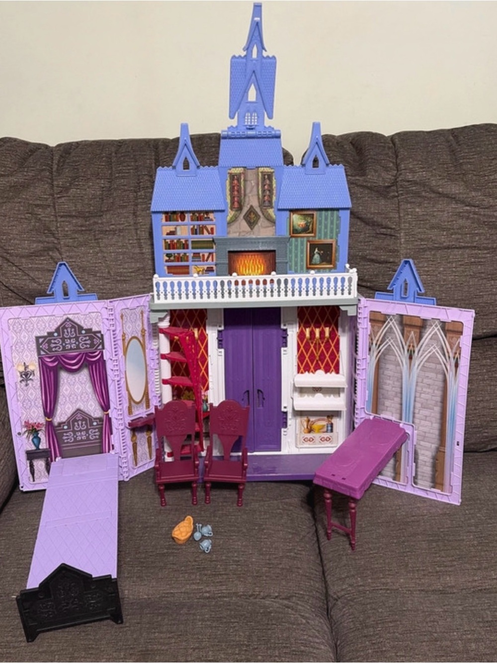 Disney Frozen 2 Fold & Go Arendel Castle